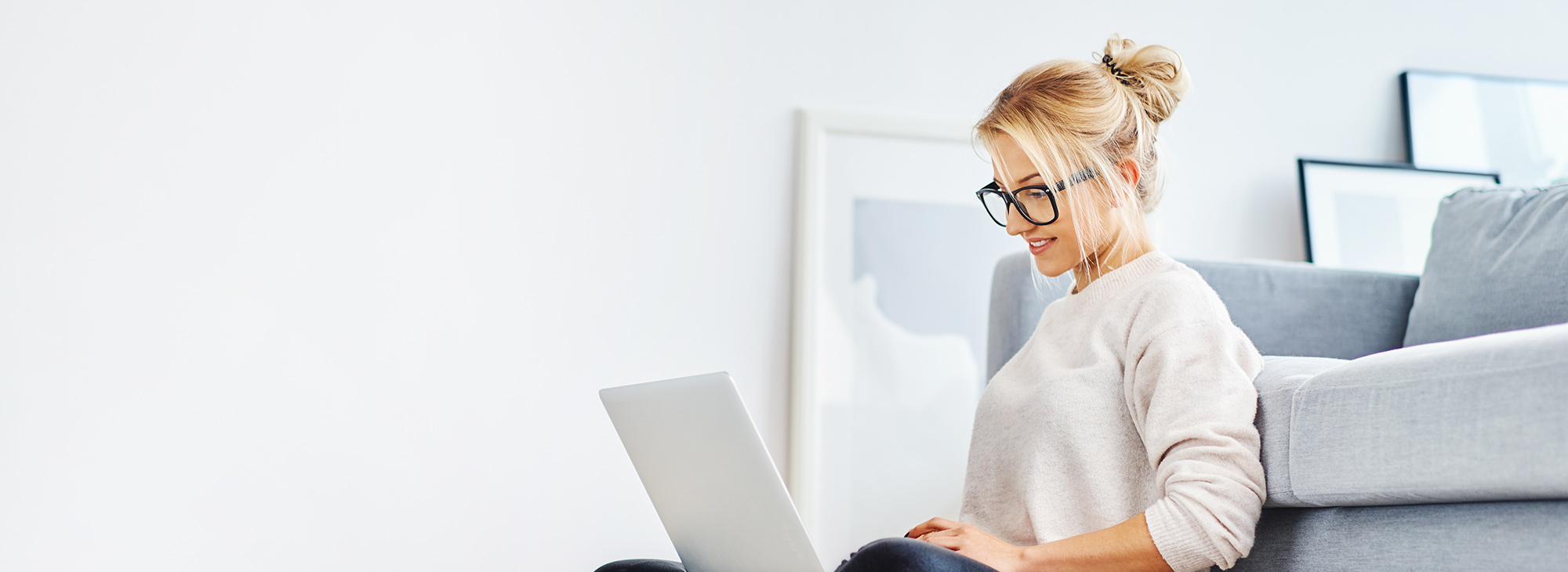 syracuse orthopedic specialists patient portal image of woman accessing portal from computer near syracuse ny