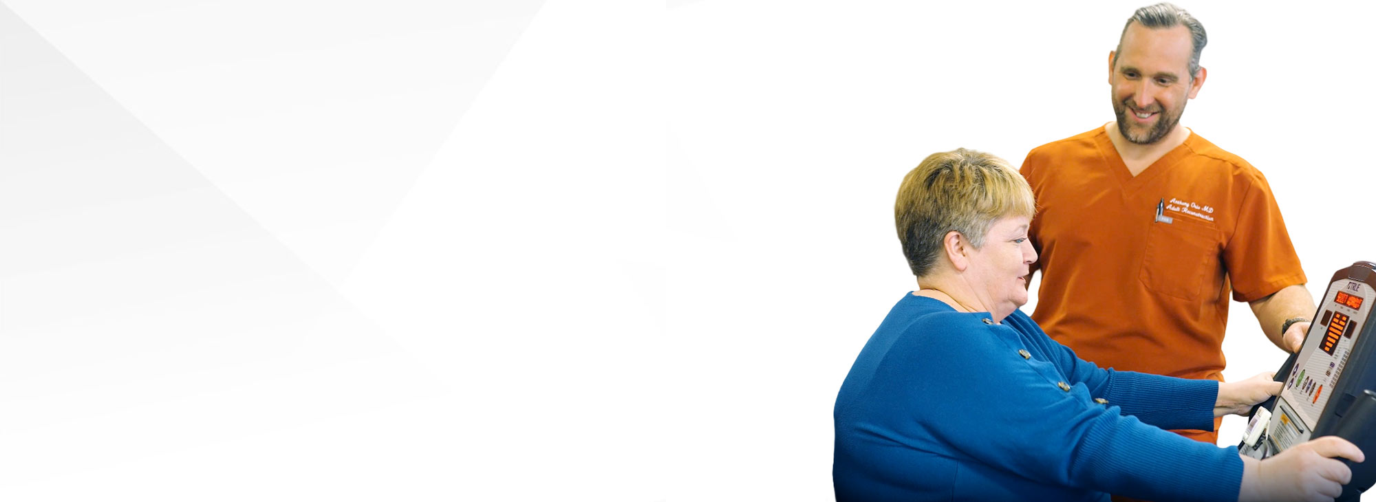 orthopedic doctors from sos syracuse orthopedic specialists doctor orio with patient in physical therapy