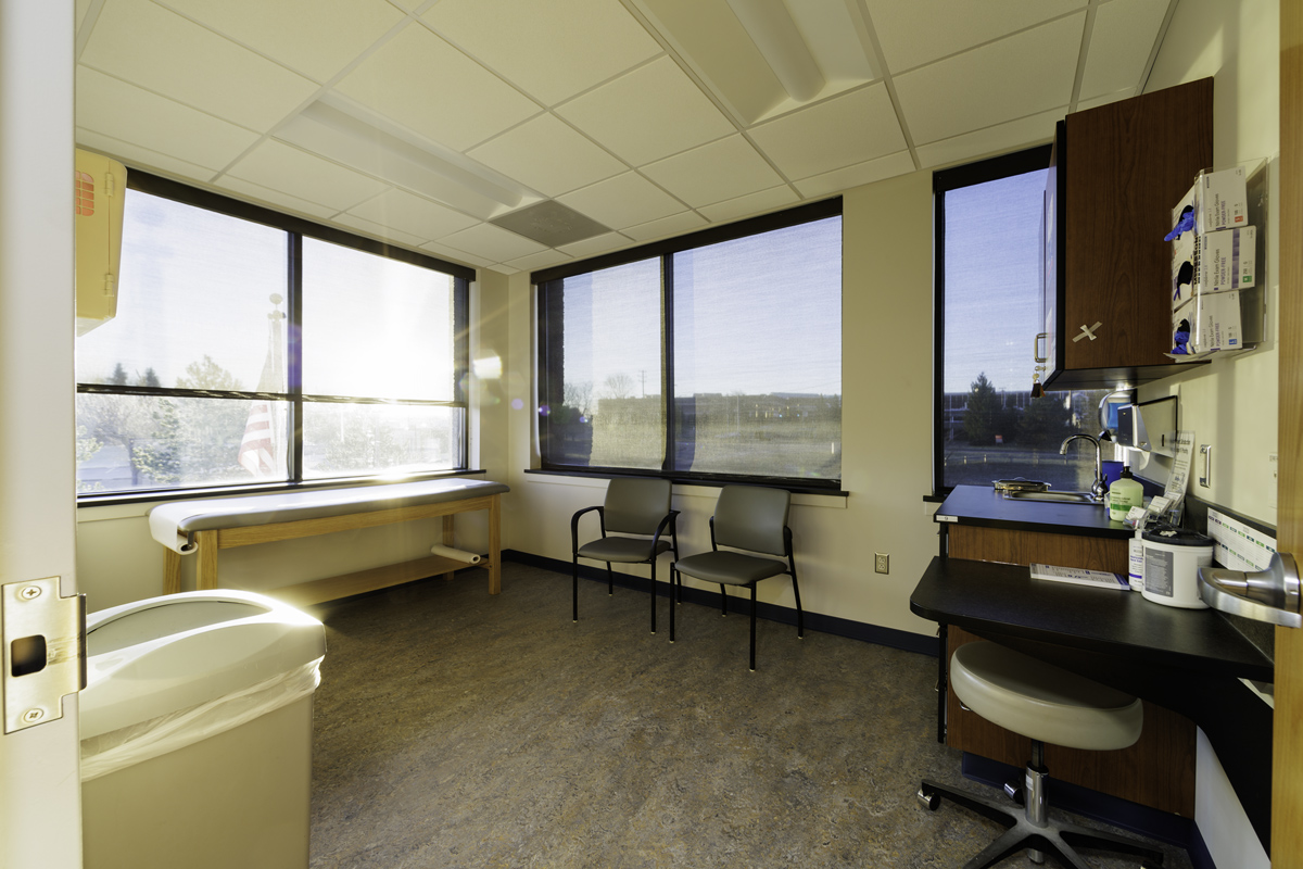 Hand and wrist center exam room